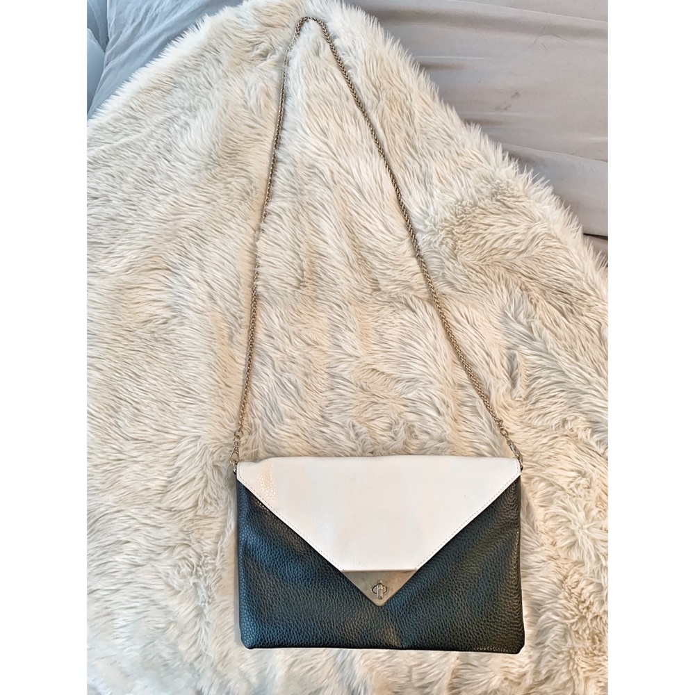 Black & White Over the Shoulder Purse ✨